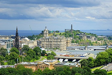 View of the historic city centre and Calton Hill, Edinburgh, Scotland, Great Britain, Europe