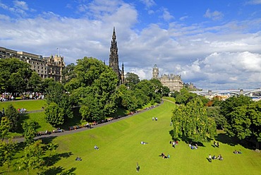 View of East Princes Street Gardens, Edinburgh, Scotland, Great Britain, Europe