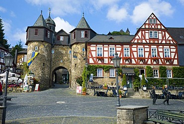 Burgtor Castle gate, Braunfels, Marktplatz Square with half-timbered houses, Braunfels, Lahn-Dill-Kreis, Hesse, Germany, Europe