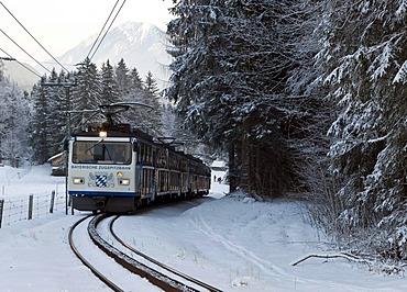 Bayerische Zugspitzbahn Railway Company train in front of Mount Zugspitze, cog railway, Grainau, Bavaria, Germany, Europe