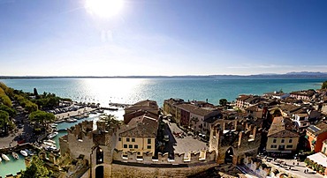 Panoramic view across the historic centre of Sirmione, Lake Garda at back, Lago di Garda, Lombardy, Italy, Europe