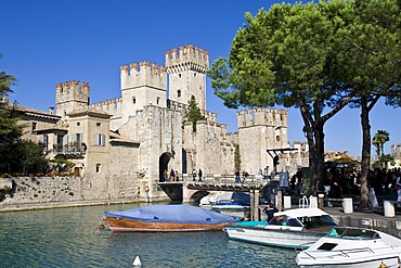 Harbour in front of Scaligero Castle, Sirmione, Lake Garda, Lago di Garda, Lombardy, Italy, Europe