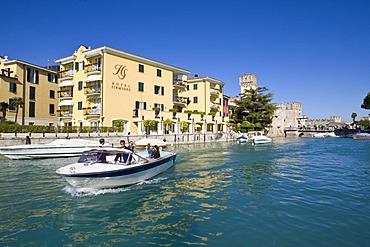 Motorboat with tourists leaving the harbour, Sirmione, Lake Garda, Lago di Garda, Lombardy, Italy, Europe