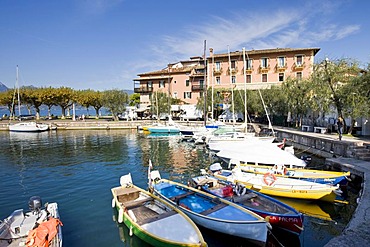 Small harbor in Torri del Benaco on Lake Garda, Lago di Garda, Lombardei, Italien, Europa