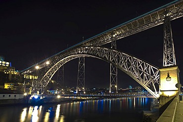 Ponte de Dom Luis I Bridge, Ribeira Quay, Rio Duoro River, Porto, UNESCO World Heritage Site, Portugal, Europe