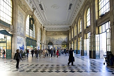 Porto Estacao de Sao Bento station, Avenida D A Henriques, Porto, UNESCO World Heritage Site, Portugal, Europe