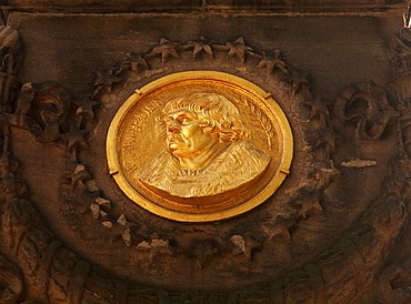 Gold-coloured commemorative plaque for a member of the governing City Council, Willibald Pirckheimer, Nuremberg, Middle Franconia, Bavaria, Germany, Europe