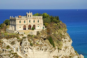 Santa Maria dell'Isola pilgrimage church on a rock at the water, steep coast, Tropea, Vibo Valentia, Calabria, Tyrrhenian Sea, South Italy, Europe