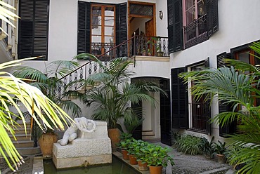 Inner courtyard, Patio, Casa Museo J. Torrents Llado, a museum in a former city palace, historic city centre of La Portella, Ciutat Antiga, Palma de Mallorca, Mallorca, Balearic Islands, Spain, Europe