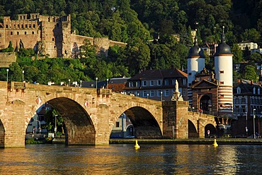 Alte Bruecke, 'old bridge', over Neckar River, old city and castle, Heidelberg, Neckar Valley, Baden-Wuerttemberg, Germany, Europe