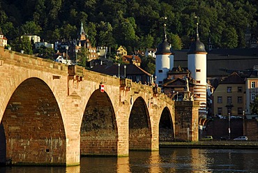 Alte Bruecke, 'old bridge', over Neckar River, old city, Heidelberg, Neckar Valley, Baden-Wuerttemberg, Germany, Europe