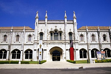 Mosteiro dos Jeronimos, Jeronimos Monastery, 16th century, main entrance and facade of the western wings in Manueline style, the former dormitory is a museum today, Praca do Imperio, Belem, Lisbon, Portugal, Europe