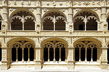 Mosteiro dos Jeronimos, Jeronimos Monastery, 16th century, Claustro, two-storied cloister in Manueline style, Praca do Imperio, Belem, Lisbon, Portugal, Europe