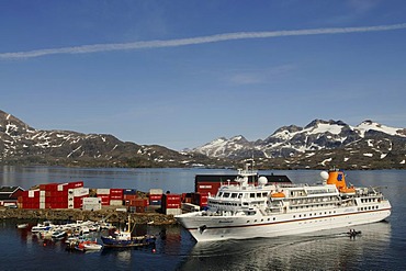 Cruise ship Bremen in the Kong Oscar Fjord, Tasiilaq, Ammassalik, East Greenland, Greenland