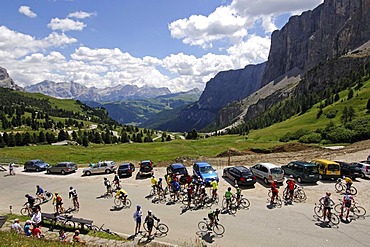 Racing cyclists on Passo Gardena mountain pass, Sella Ronda Bikeday, Val Gardena, Alto Adige, Dolomites, Italy, Europe