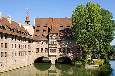 Heiliggeist Spital, hospital, Pegnitz River, old city, Nuremberg, Middle Franconia, Bavaria, Germany, Europe