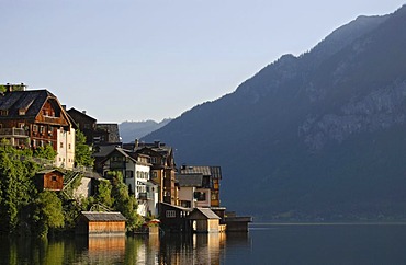 Houses in village of Hallstatt near Hallstaetter Lake in Hallstatt-Dachstein-Salzkammergut, World Cultural Heritage Landscape, Upper Austria, Europe