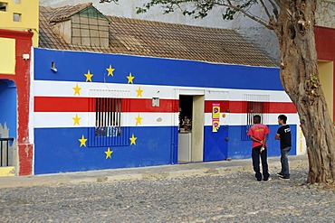 Building painted with the colours of the national flag, Sal Rei, Boa Vista Island, Republic of Cape Verde, Africa