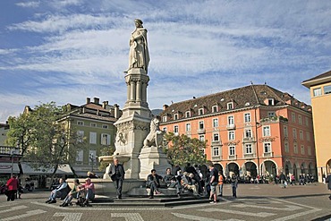 Walther Square and statue of Walther von der Vogelweide, Bolzano, Alto Adige, Italy, Europe