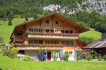 Typical Simmental Valley farmhouse near Erlenbach, Bernese Oberland, Switzerland, Europe