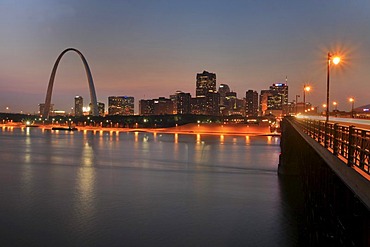 "The Arch", landmark of the city St. Louis, Mississippi, Missouri, USA