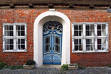 Hisoric town house in Lueneburg, wooden ornamental front door and window frames in the hanseatic city of Lueneburg, Lower Saxony, Germany, Europe