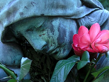 Detail of a sculpture in the Ohlsdorf cemetery, Hamburg, Germany, Europe