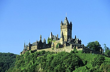 View of the Reichsburg Castle in Cochem, River Moselle, Rhineland-Palatinate, Germany