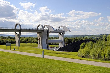 Falkirk Wheel, the only rotating boat lift worldwide, it is able to lift a boat 25 metres high, Falkirk, Scotland, United Kingdom, Europe