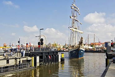 Three-master Antiqua entering the lock, Bremerhaven, Bremen, Germany