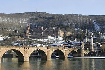 28.02.2005, DEU, Heidelberg, castle with Neckar in the winter sun