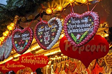 Gingerbread hearts on the Christmas fair, Dortmund, North Rhine-Westphalia, Germany