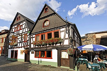 The restaurant Munze in a beautiful old half timbered house, Bacharach on the Rhine, Rheinland-Pfalz, Germany