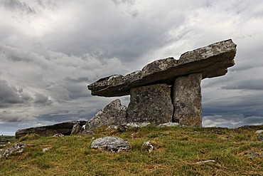 Poulnabrone Dolmen, Burren, Clare, Ireland