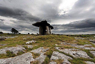 Poulnabrone Dolmen, Burren, Clare, Ireland