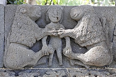 Window frames of the 16 century made of basalt in the manuelinic style (detail), Quinta das Cruzes, Funchal, Madeira, Portugal