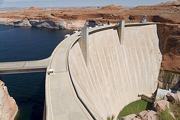 Glen Canon dam, Lake Powell, near Page, Arizona, USA