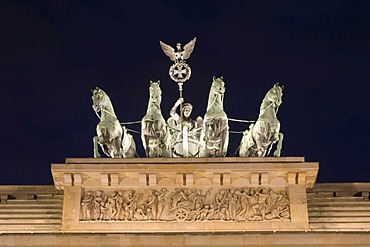 Quadriga on the Brandenburger Tor (Brandenburg Gate) at night, Pariser Platz, Central Berlin, Germany, Europe