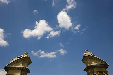 Figures on the inner entrance, Nordkirchen Castle, known as the "Westphalian Versailles", builder archbishop of Plettenburg, beginning of the 18th century to the plans of Gottfried Laurenz Pictorius and his successor Johann Conrad Schlaun, Nordkirchen, Mu