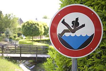 Warning sign in front of a bridge, joke sign, Raesfeld, Muensterland, North Rhine-Westphalia, Germany, Europe