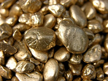 Goldnuggets, noble metal