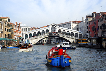 Rialto Bridge (Italian: Ponte di Rialto), Canale Grande, Venice, Veneto, Italy, Europe