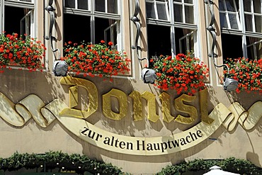 Donisl, Pub zur alten Hauptwache, the old guard house, detail view of the front, Munich, Bavaria, Germany, Europe