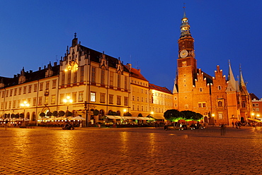 Historic Townhall, Sukiennice, Cloth Hall or Drapers' Hall, market square, rynek of Wroclaw, Silesia, Poland, Europe