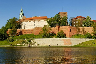 Wawel Hill on the Vistula River, Wisla, UNESCO World Heritage Site, Krakow, Poland, Europe