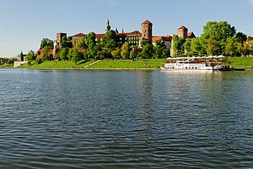 Passenger Ship on the Vistula River, Wawel Hill in Cracow, UNESCO World Heritage Site, Poland, Europe