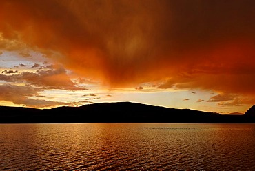 Stormy atmosphere on Lake Dlinoe, Sailughem Mountains, Tschuja Steppe, Altai Republic, Siberia, Russia, Asia