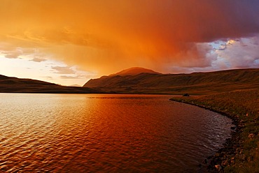 Stormy atmosphere on Lake Dlinoe, Sailughem Mountains, Tschuja Steppe, Altai Republic, Siberia, Russia, Asia