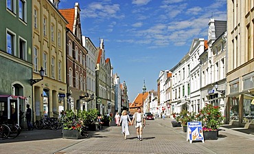 BRD Deutschland Mecklenburg Vorpommern City Wismar at the Pedestrian Zone People are shopping Market Square Coffeeshop Lubsche Road