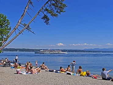 BRD Germany Bavaria Upper Bavaria Tutzing at the Starnberger Lake Holiday Region Recreation Area for Munich Upper Bavarian Watering Lake People at the Beachside Watering and Steamer on the Lake Sunbathing Relaxing Holiday Picture